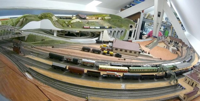 vignette 23 trains.jpg